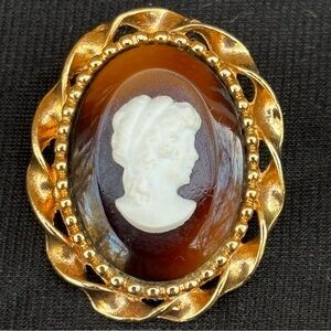 Victorian Lady Emmons Cameo Pin Brown Background Oval Gold Tone Vintage Brooch